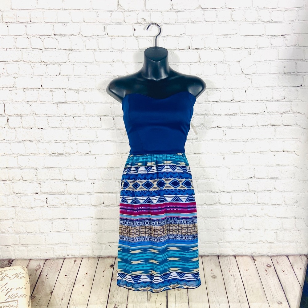 ladies casual summer dresses with sleeves Blue Azure Dress for Women Trendy women's slim fit hollow-out knit dress Size:M (10-12) size summer dress features Carolina Herrera - Navy